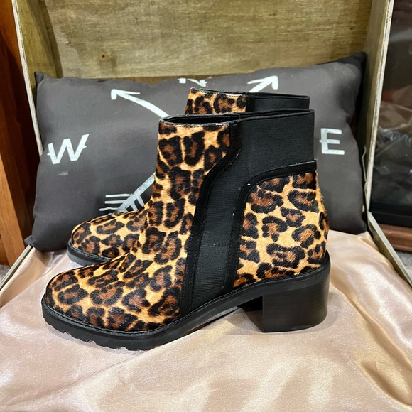 NWOT Crown Vintage cow hair booties - Picture 4 of 7